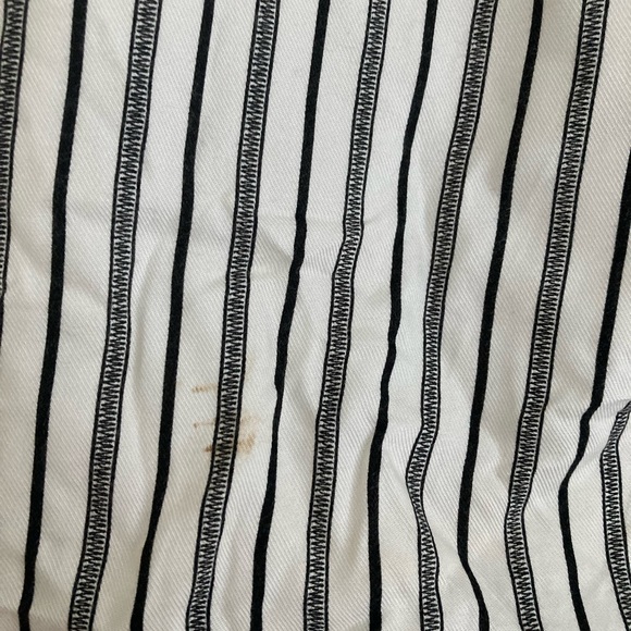 B+W striped BCBG mini skirt in suiting-like style w black buttons. Size 0 - Picture 3 of 4